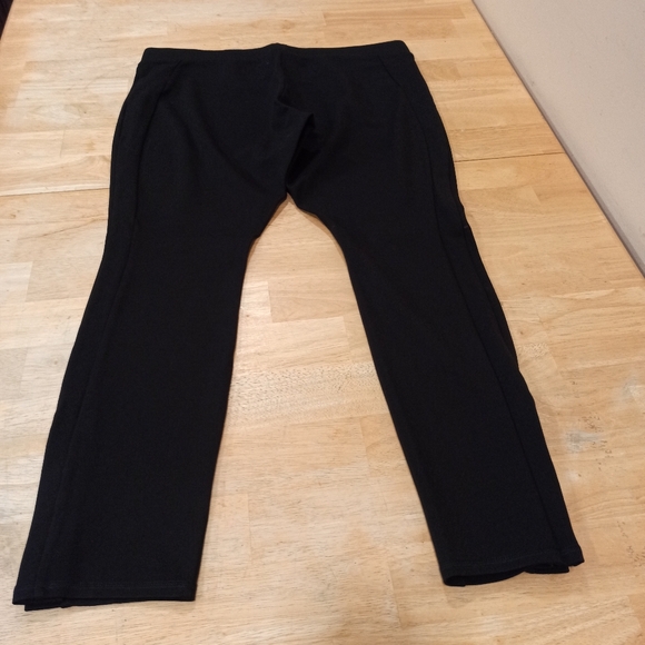 White house black market High-Rise Button Hem Black Slim Capri Jeans. Size XL - Picture 8 of 16